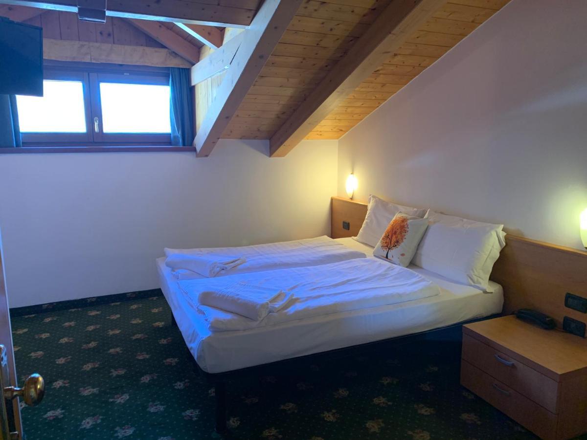 Hotel Pezzotti ペッリッツァーノ エクステリア 写真