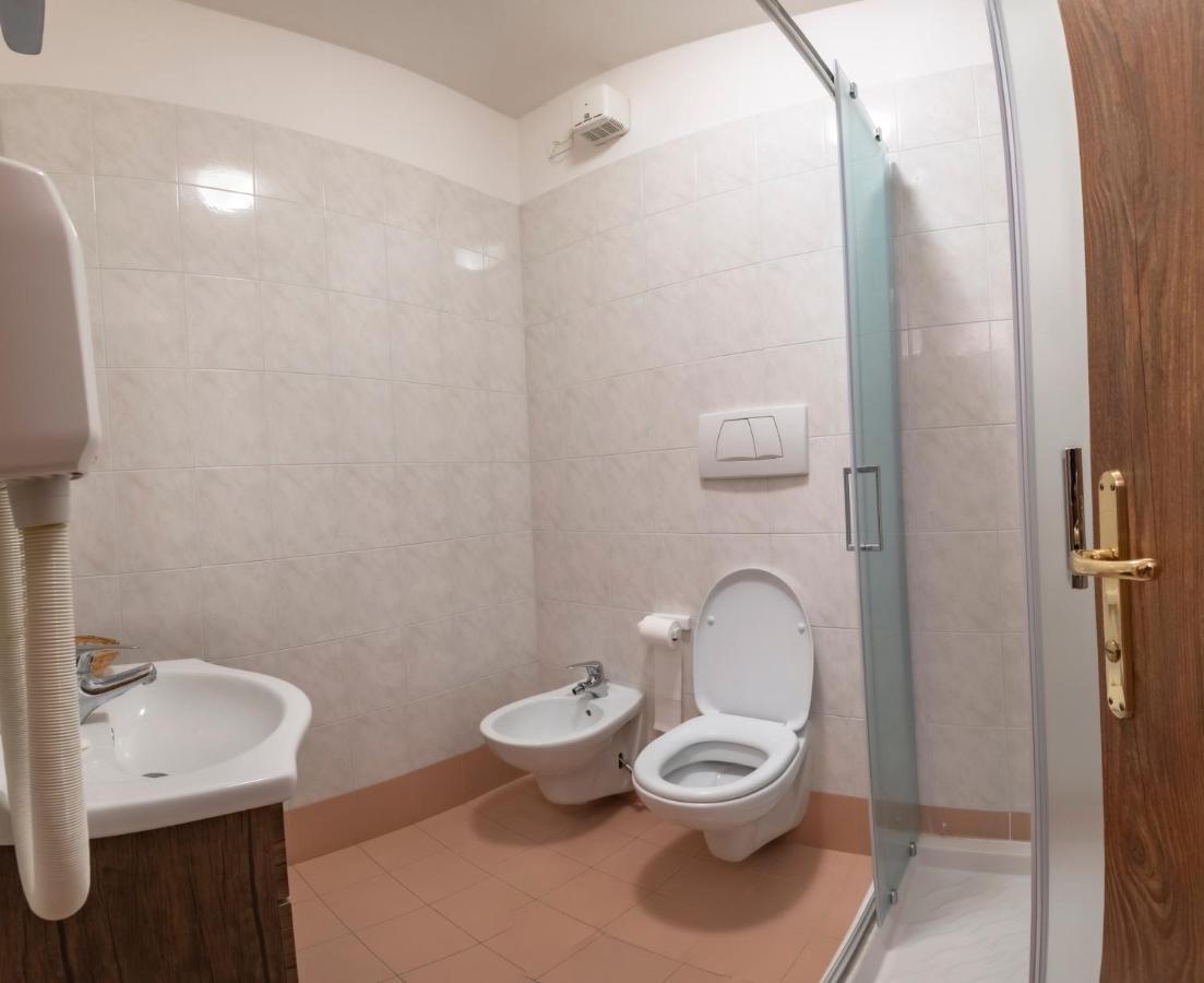 Hotel Pezzotti ペッリッツァーノ エクステリア 写真